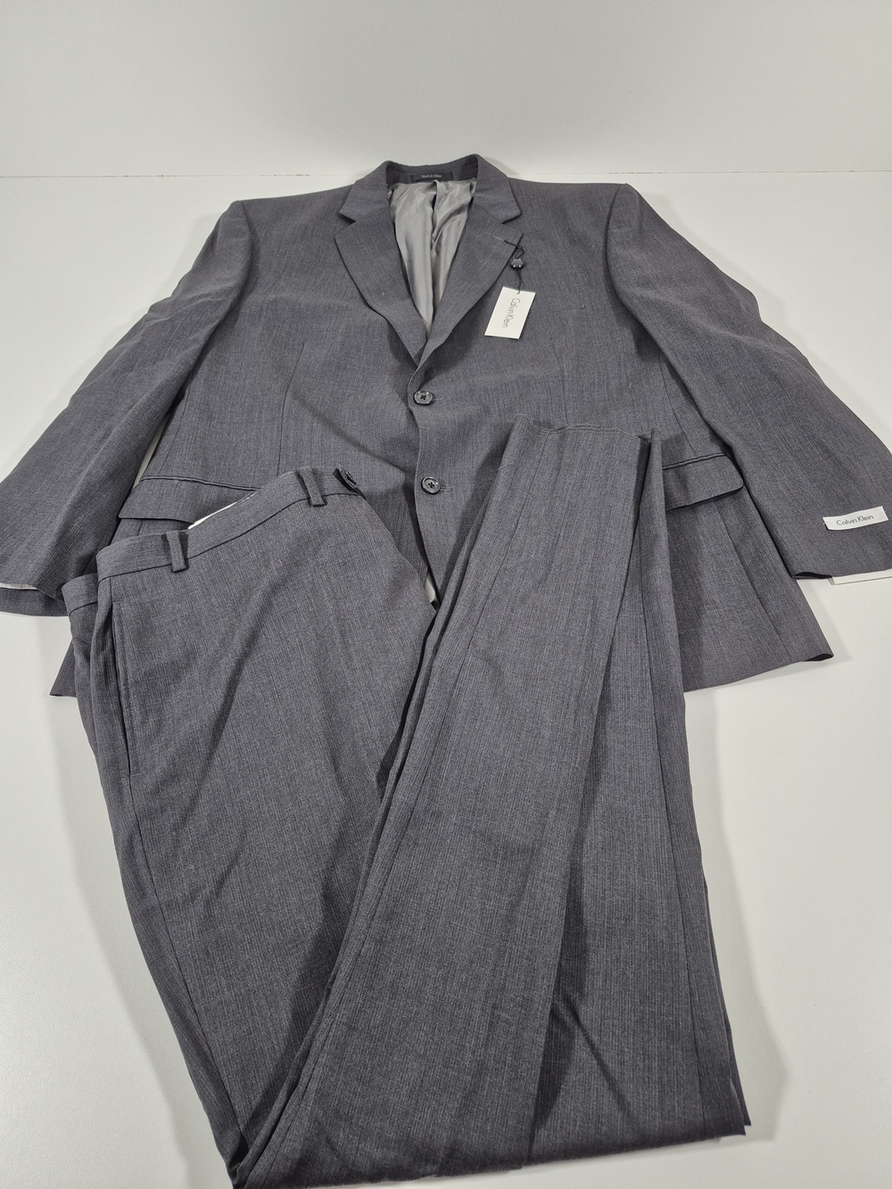 Calvin Klein Suit Mens 48 Gray 100% Wool 2 Piece 43x36 Charcoal NWT